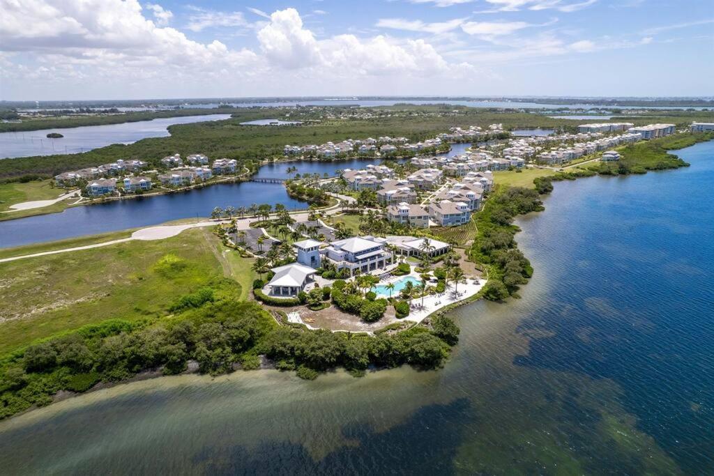 Seas The Day By Coastal Chic Vacations Apartment Bradenton Exterior photo